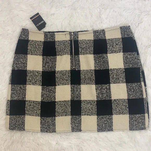 Forever 21 PLUS Black & White Plaid Wool Blend Mini Skirt - Picture 5 of 5